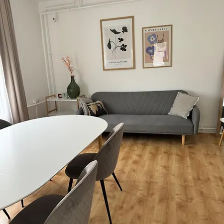 Light House Apartment *